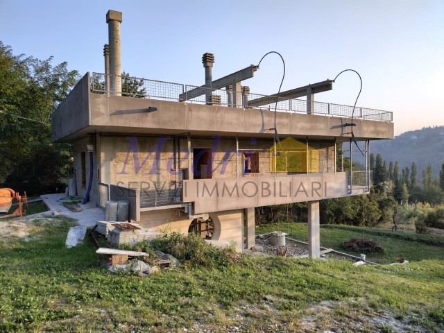 Villa in Vendita a Roncofreddo, zona Diolaguardia, 220'000€, 230 m²