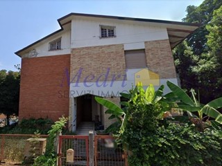 Quadrilocale in Vendita a Cesena, zona Madonna delle Rose, 240'000€, 185 m², con Box