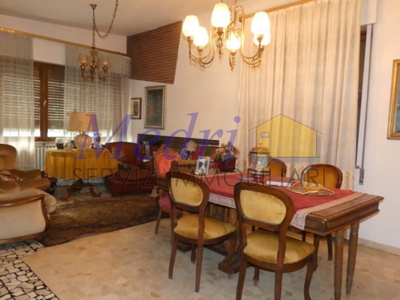 Villa bifamiliare in Vendita a Cesena, zona Madonna delle Rose, 380'000€, 330 m², con Box