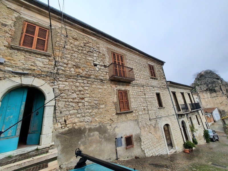 Casa Indipendente in Vendita a Castropignano, 150'000€, 320 m²