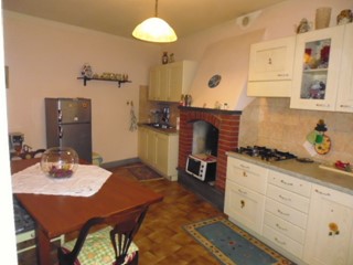 Quadrilocale in Vendita a Rapolano Terme, zona Serre Di Rapolano, 85'000€, 70 m²