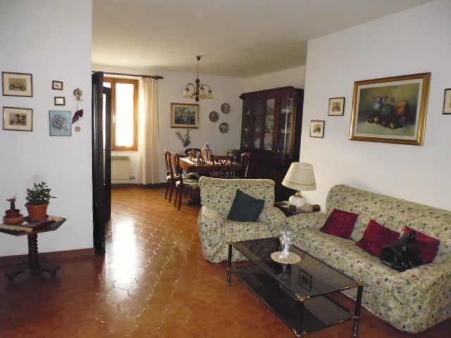 Quadrilocale in Vendita a Asciano, 90'000€, 105 m², con Box