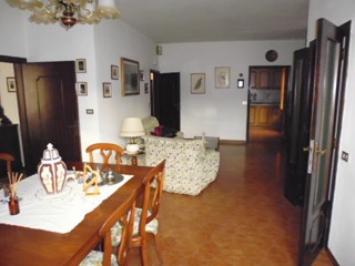 Quadrilocale in Vendita a Asciano, 90'000€, 105 m², con Box