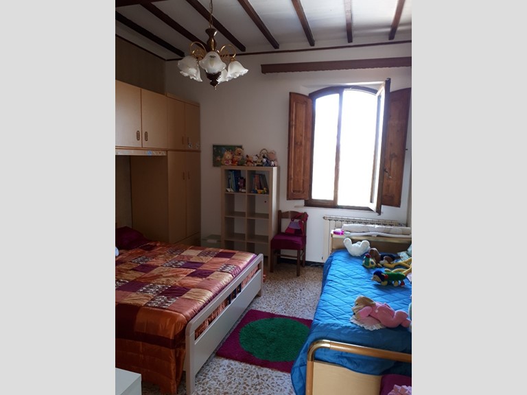 Bilocale in Vendita a Asciano, 82'000€, 70 m², con Box