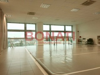 Immobile commerciale in Vendita a La Spezia, zona Periferia Est, 170'000€, 140 m², arredato