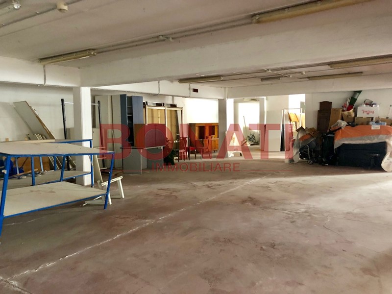 Immobile commerciale in Vendita a Sarzana, 375'000€, 570 m²