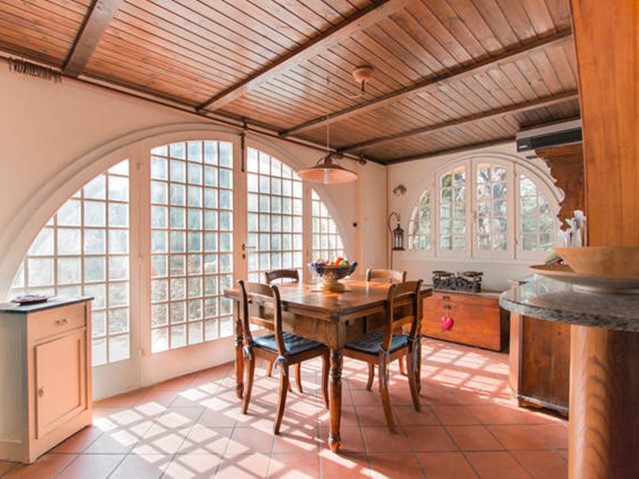 Casa Indipendente in Vendita a Massarosa, zona Piano di Mommio, 1'700'000€, 350 m², con Box