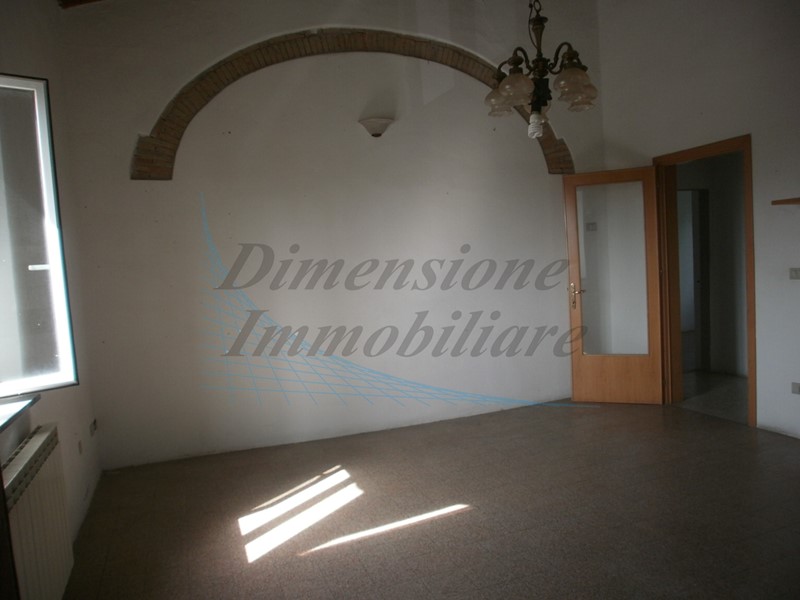 Trilocale in Vendita a Rosignano Marittimo, 105'000€, 75 m²