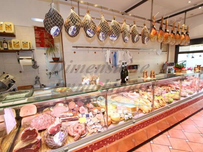 Attività commerciale in Vendita a Rosignano Marittimo, zona Rosignano Solvay, 40'000€, 60 m²