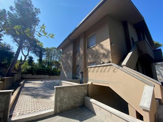 Trilocale in Vendita a Rosignano Marittimo, zona Castiglioncello, 319'000€, 70 m², con Box