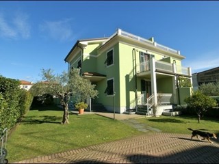 Casa Semi Indipendente in Vendita a Carrara, zona Marina di Carrara, 750'000€, 