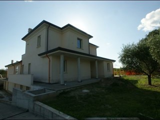 Casa Indipendente in Vendita a Castelnuovo Magra, zona Colombiera, 