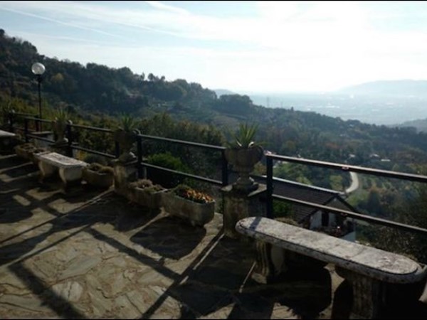 Casa Indipendente in Vendita a Bolano, 300 m²