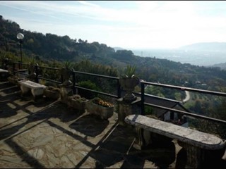 Casa Indipendente in Vendita a Bolano, 300 m²