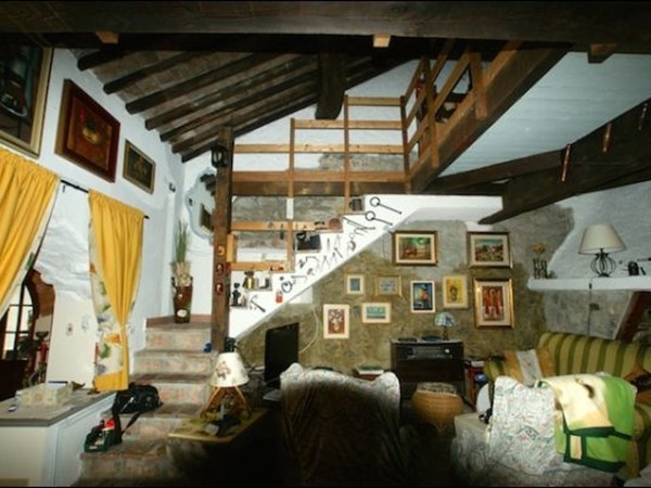 Casa Semi Indipendente in Vendita a Sarzana, zona Falcinello, 360'000&euro;, 130 m²