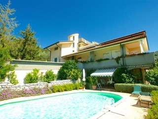 Casa Indipendente in Vendita a Castelnuovo Magra, 1'100'000€, 500 m²