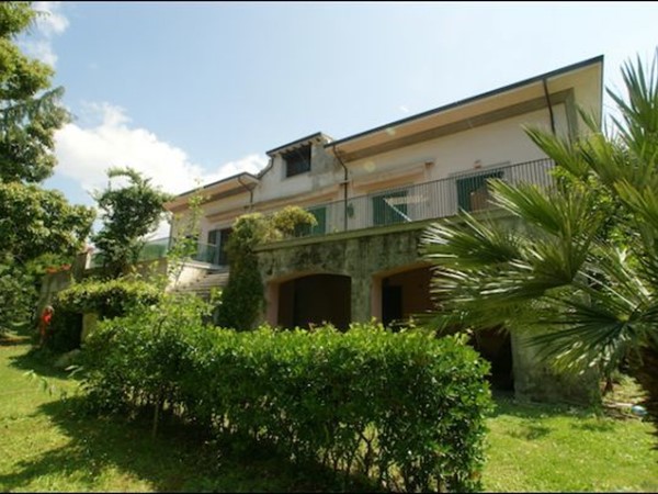 Casa Indipendente in Vendita a Carrara, zona Bonascola, 1'500'000€, , con Box