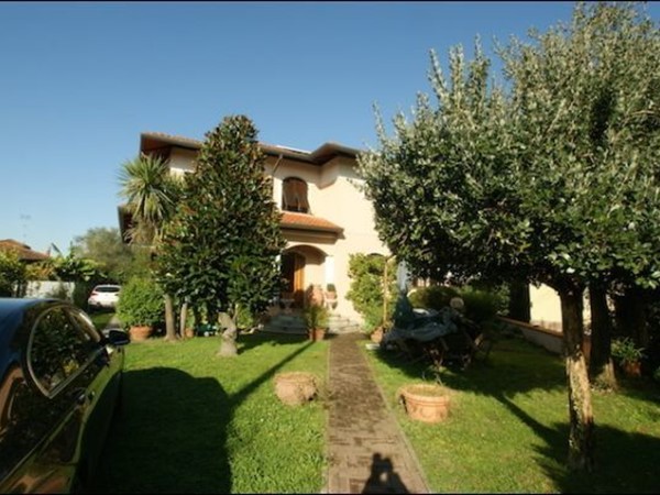 Casa Indipendente in Vendita a Carrara, 500'000€, 