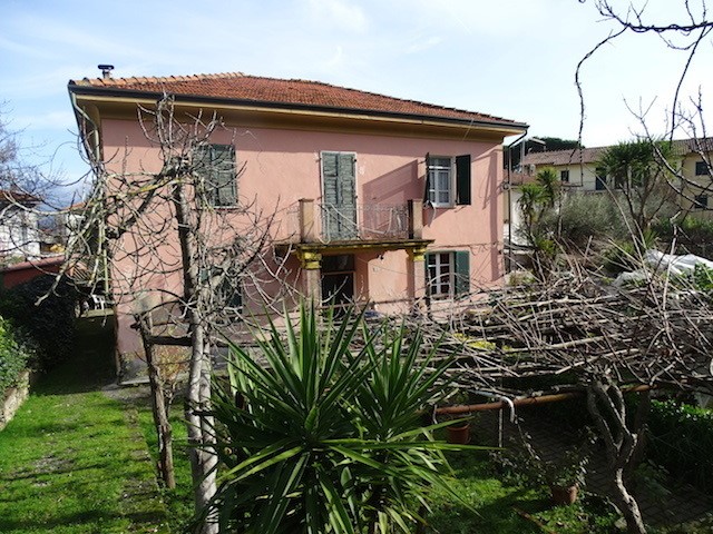 Casa Indipendente in Vendita a Ameglia, zona Bocca di Magra, 380'000&euro;, 117 m²