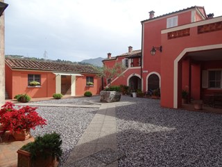 Appartamento in Vendita a Fosdinovo, zona Caniparola, 360'000€, 98 m²