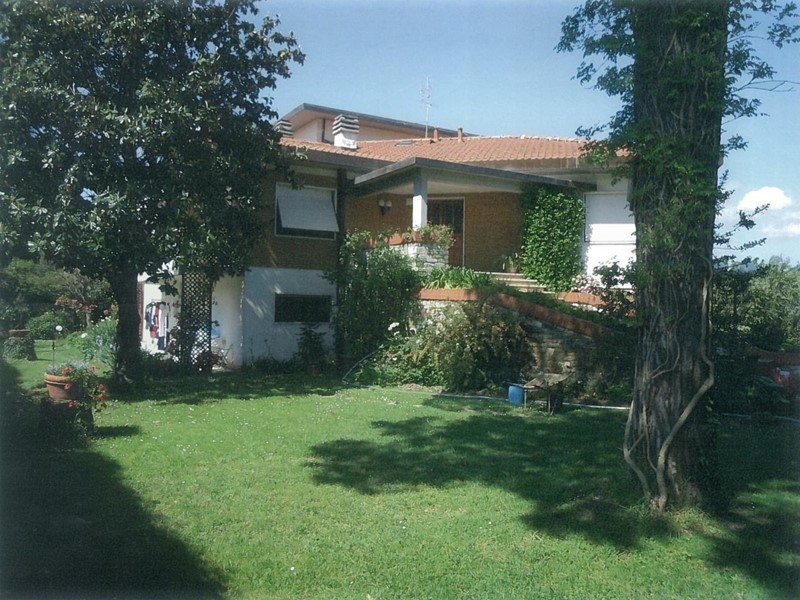 Casa Indipendente in Vendita a Carrara, zona Marina di Carrara, 1'300'000€, 