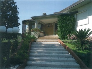 Casa Indipendente in Vendita a Carrara, zona Marina di Carrara, 1'300'000€, 