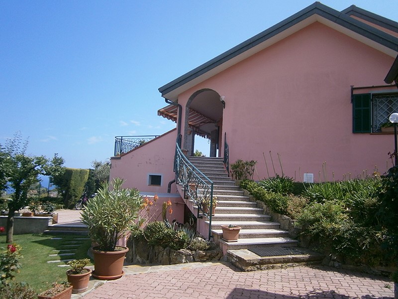 Casa Indipendente in Vendita a Sanremo, 790'000€, 150 m², con Box