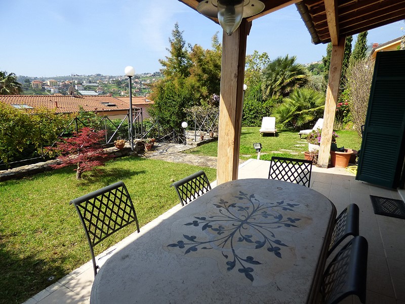 Casa Semi Indipendente in Vendita a Sanremo, 755'000€, 190 m², con Box