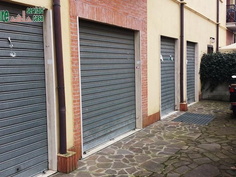Immobile commerciale in Vendita a Tivoli, zona Campolimpido, 98'000&euro;, 82 m²