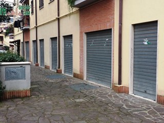 Immobile commerciale in Vendita a Tivoli, zona Campolimpido, 98'000€, 82 m²