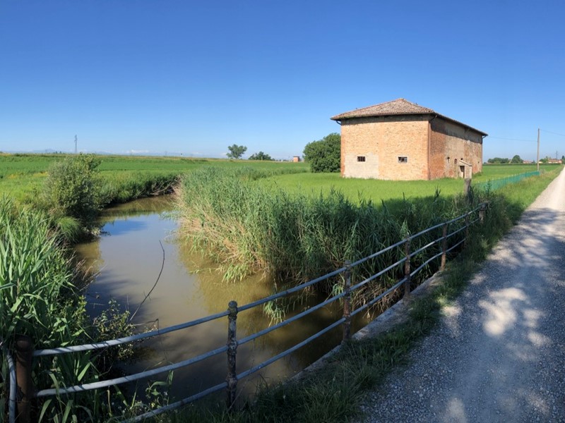 Casa Indipendente in Vendita a Crevalcore, zona Guisa Pepoli, 99'000€, 530 m², con Box