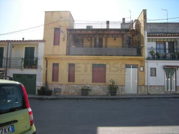 Immobile commerciale in Vendita a Caltanissetta, zona PERIFERIA, 55'000€, 120 m²