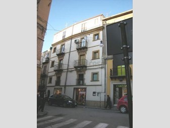 Bilocale in Vendita a Caltanissetta, zona viale Conte Testasecca, 32'000€, 50 m², arredato