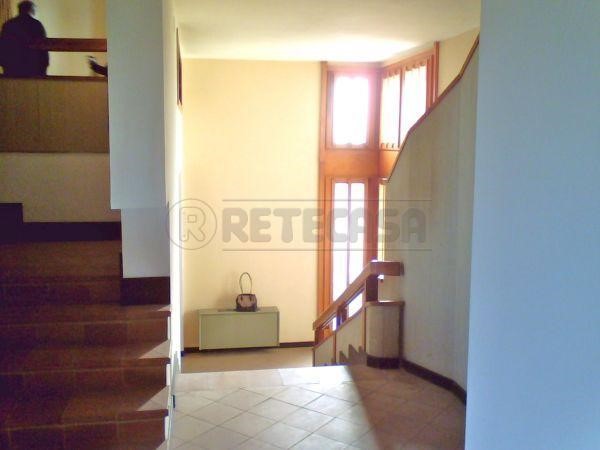 Villa in Vendita a Capannoli, zona Centro, 500 m², con Box