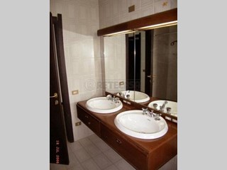 Villa in Vendita a Capannoli, zona Centro, 500 m², con Box