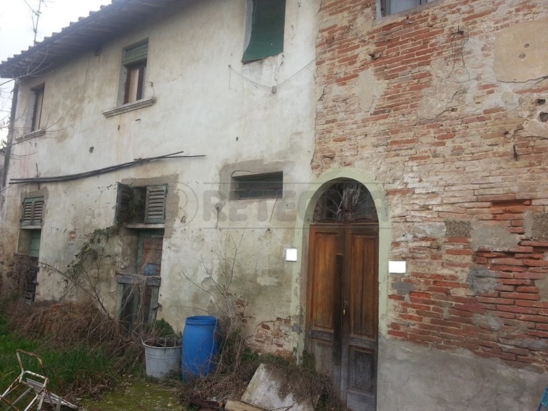 Casale in Vendita a Santa Maria a Monte, zona Ponticelli, 250'000€, 290 m², con Box