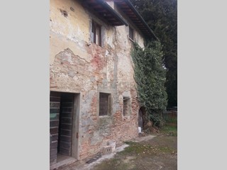 Casale in Vendita a Santa Maria a Monte, zona Ponticelli, 250'000€, 290 m², con Box
