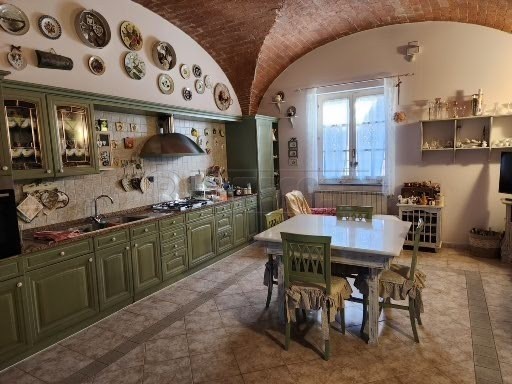 Casa Semi Indipendente in Vendita a Santa Maria a Monte, zona S. Donato, 255'000€, 300 m², con Box