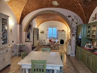 Casa Semi Indipendente in Vendita a Santa Maria a Monte, zona S. Donato, 255'000€, 300 m², con Box