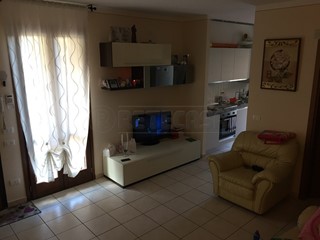 Villetta a schiera in Vendita a Santa Maria a Monte, zona Ponticelli, 190'000€, 110 m², con Box