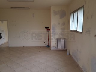 Laboratorio in Affitto a Bientina, zona Bientina, 1'200€, 210 m²