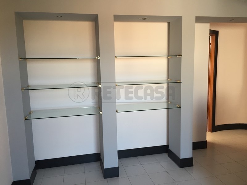 Ufficio in Vendita a Ponsacco, zona Ponsacco, 100'000€, 110 m², arredato