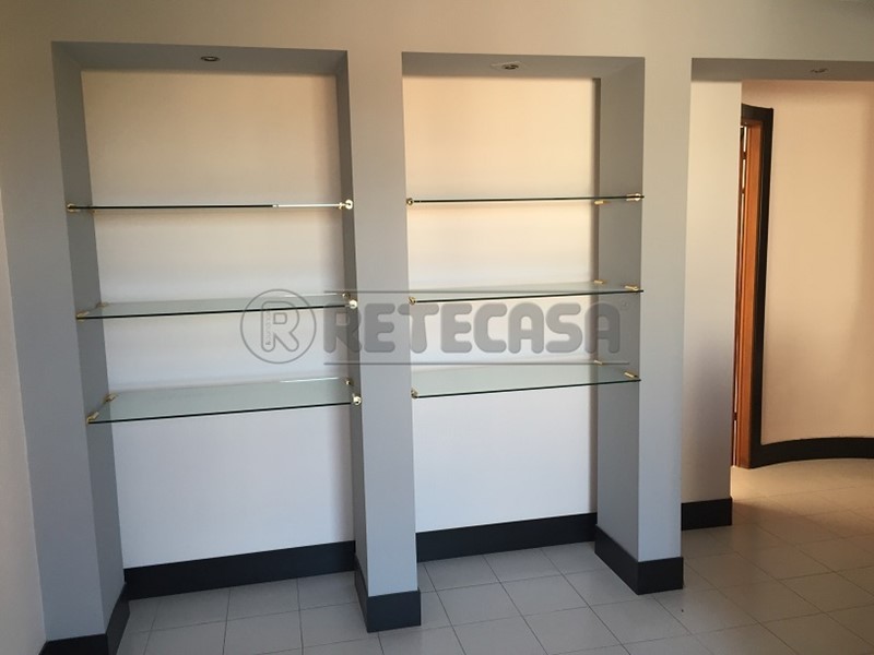 Ufficio in Affitto a Ponsacco, zona Ponsacco, 550€, 110 m², arredato