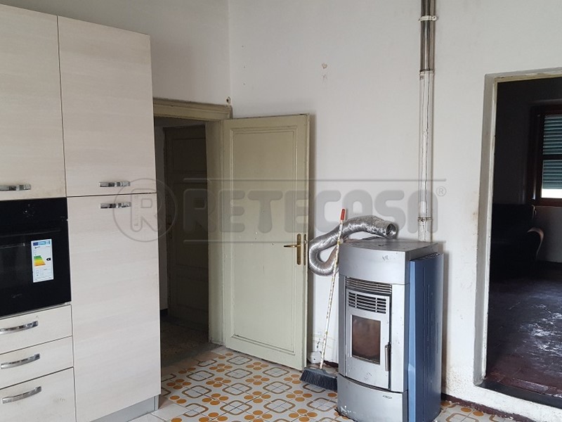 Quadrilocale in Vendita a Santa Maria a Monte, zona Montecalvoli, 60'000€, 90 m²