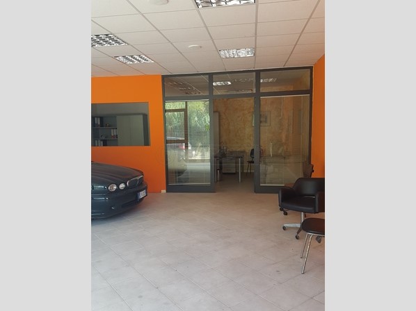 Immobile commerciale in Affitto a San Miniato, zona Ponte a Egola, 1'800€, 300 m²