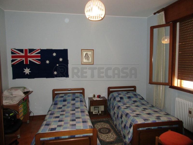 Casa Indipendente in Vendita a Massanzago, zona ZEMINIANA, 350'000€, 323 m²