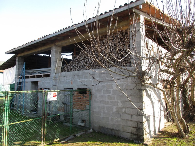 Rustico in Vendita a Camposampiero, zona CAMPOSAMPIERO, 95'000€, 316 m²