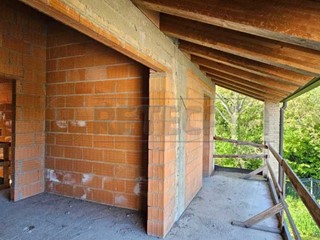 Casa Semi Indipendente in Vendita a Santa Maria di Sala, zona Sant'Angelo, 130'000€, 160 m², con Box