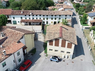 Casa Indipendente in Vendita a Aiello del Friuli, zona Centro, 49'000€, 775 m²
