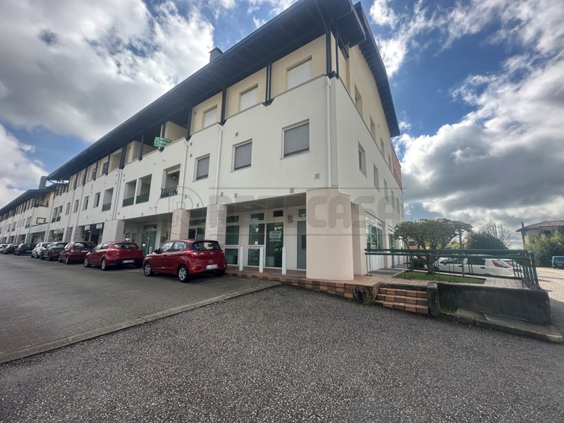 Immobile commerciale in Vendita a Manzano, 189'000€, 334 m²